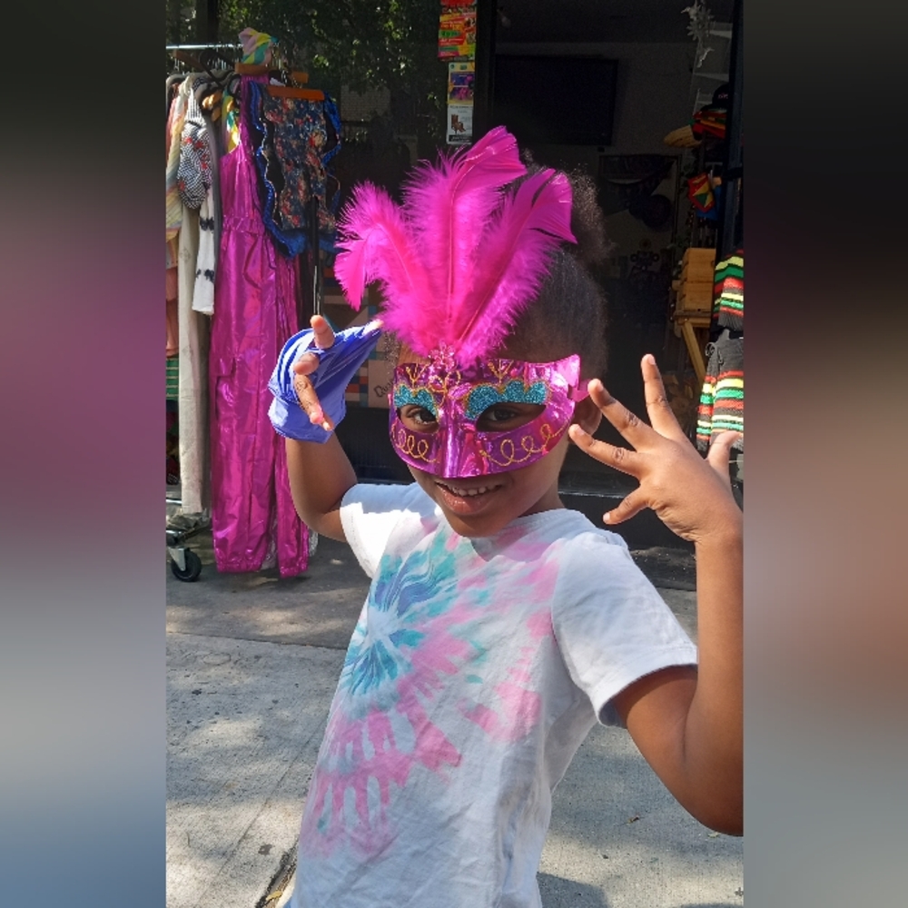 Vibrant Pink Feathered Kids Costume 🎭 Masks